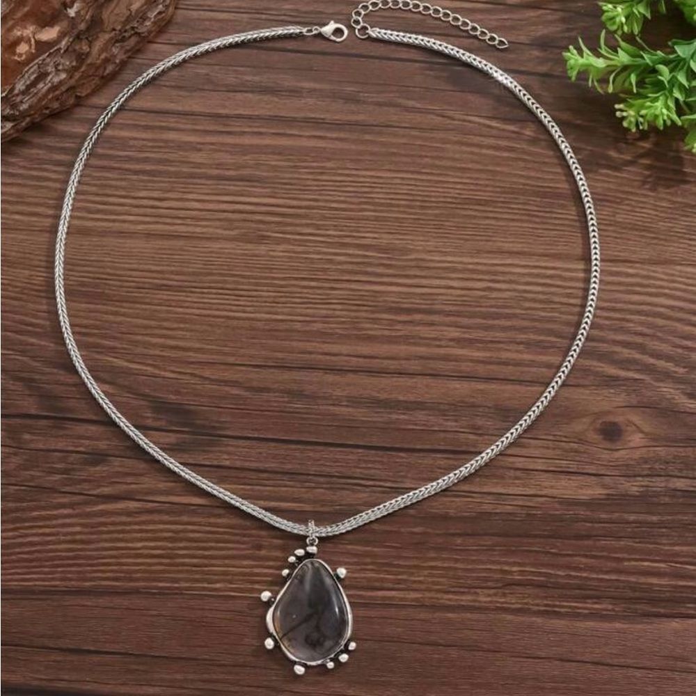 Elegant Silver Tone Pendant Necklace with Unique Stone Design - Picture 2 of 4